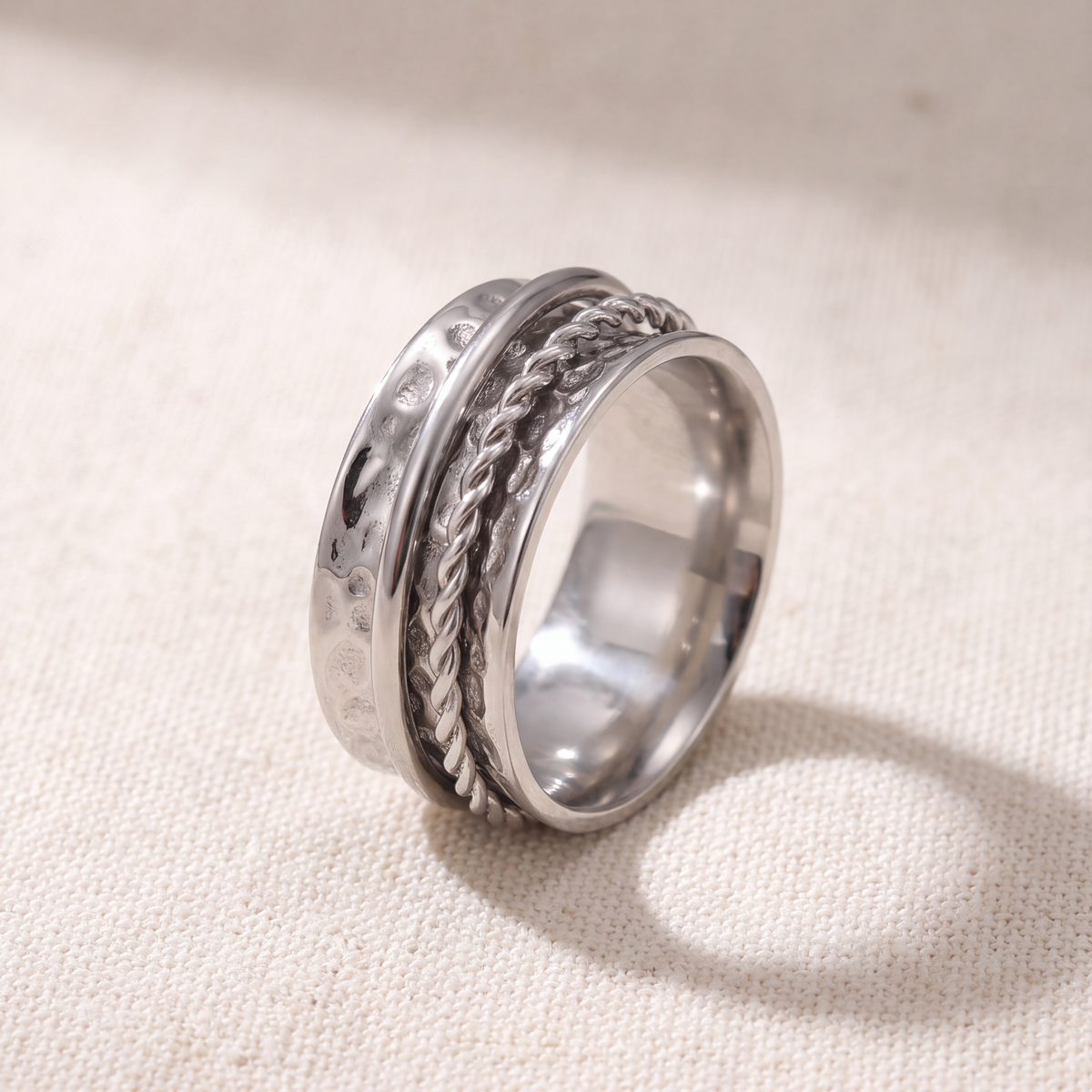 Rope 316L stainless steel spinner ring on a bone linen ground