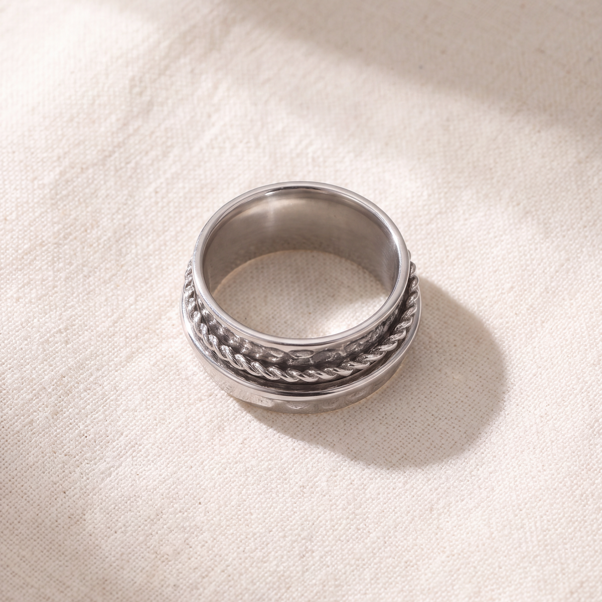 The Rope 316L stainless steel spinner ring, detail 1