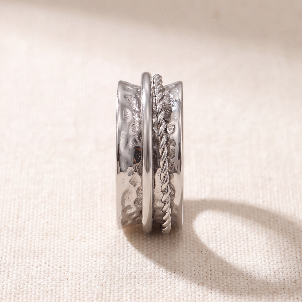 The Rope 316L stainless steel spinner ring, detail 2