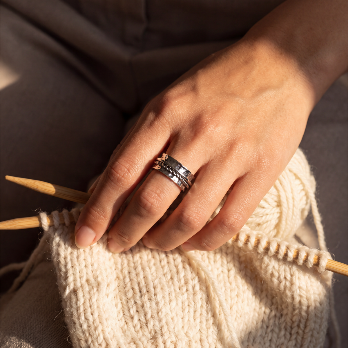 The Rope 316L stainless steel spinner ring worn on the hand