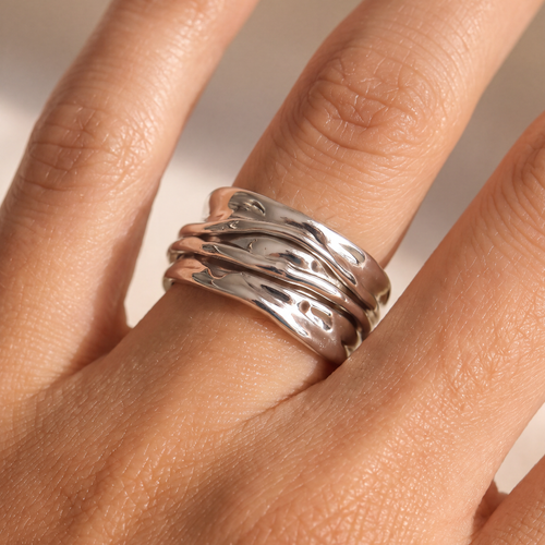 A woman's hand wearing the Molten 316L stainless steel spinner ring