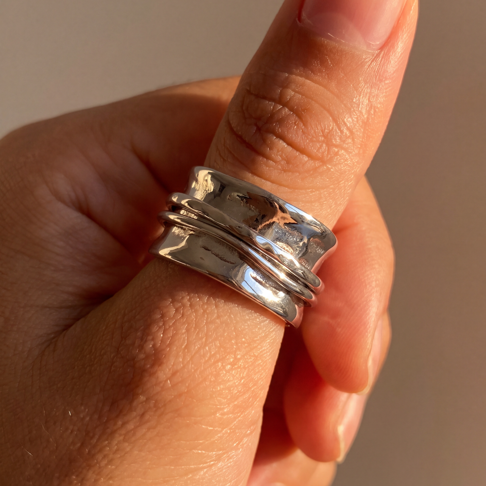 The Molten 316L stainless steel spinner ring, detail 2