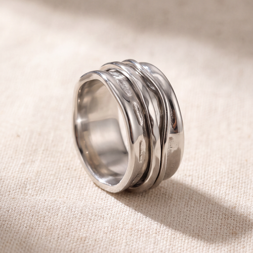 Molten 316L stainless steel spinner ring on a bone linen ground