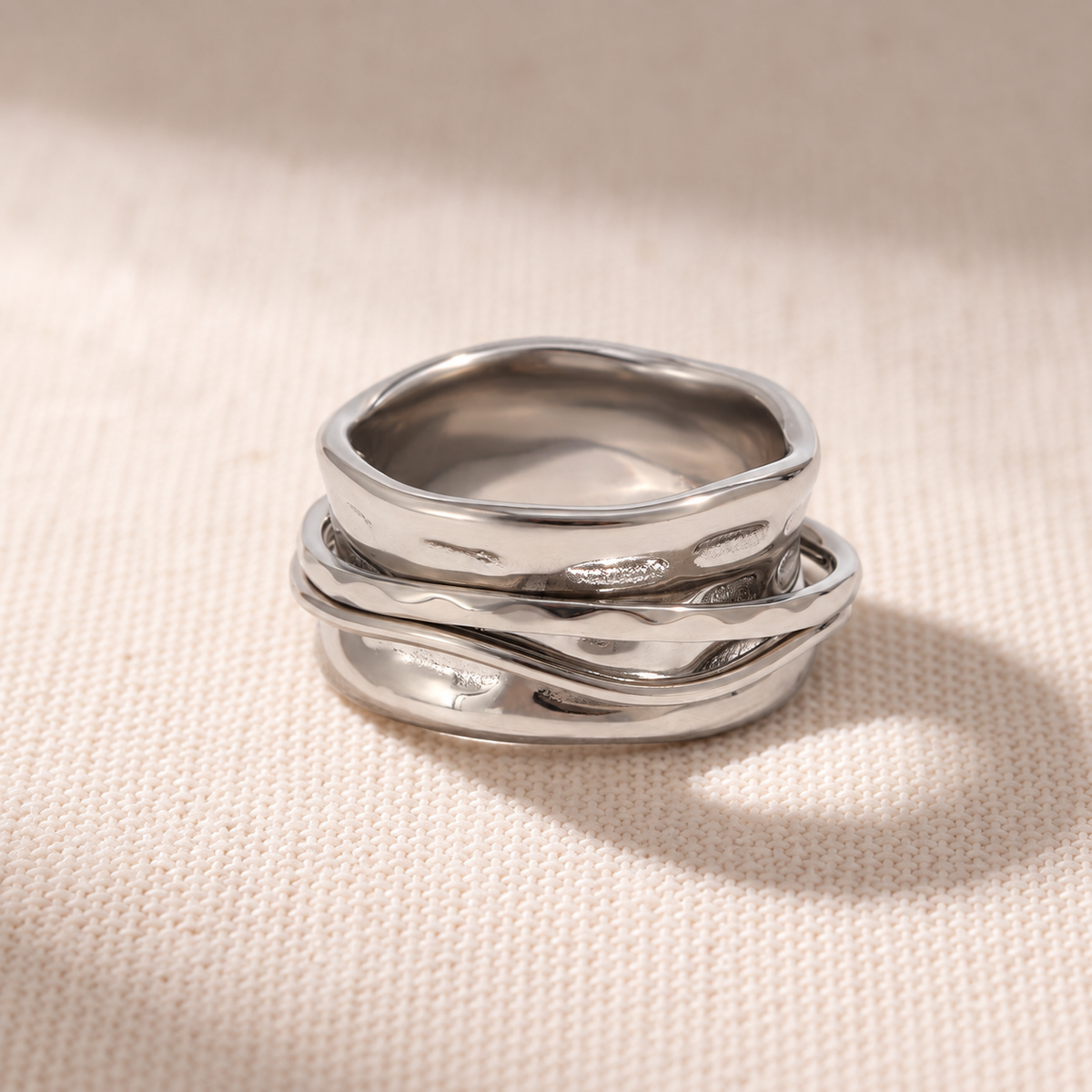 The Molten 316L stainless steel spinner ring, detail 1